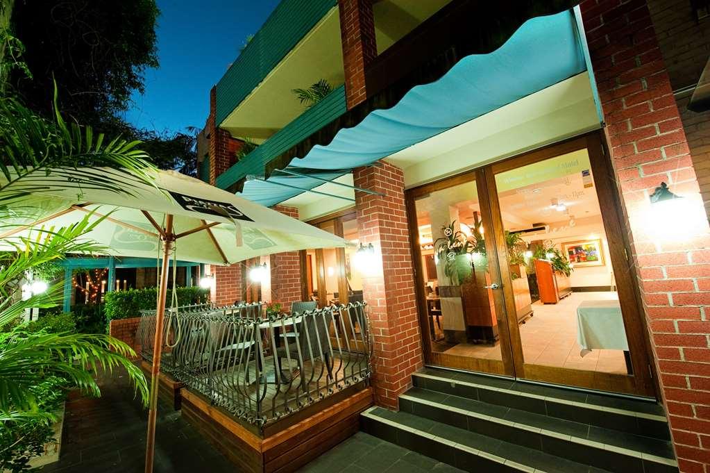 فندق Ramada By Wyndham Brisbane Windsor المطعم الصورة