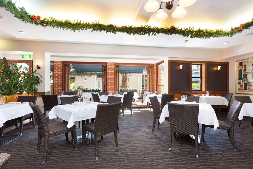 فندق Ramada By Wyndham Brisbane Windsor المطعم الصورة
