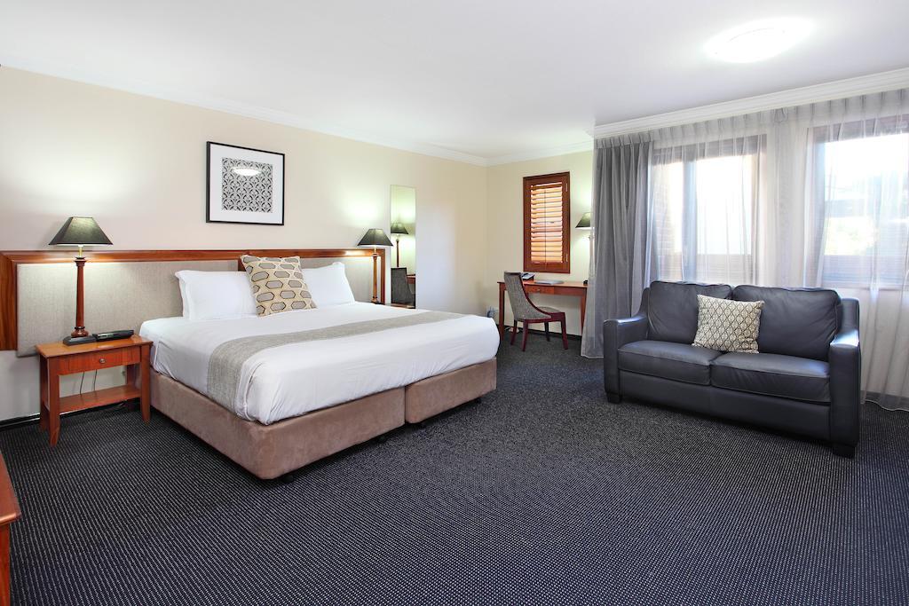 فندق Ramada By Wyndham Brisbane Windsor الغرفة الصورة